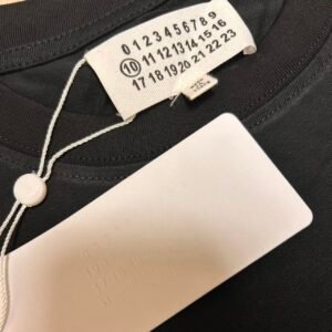 Maison Margiela Men's Black and Blue T-shirt - Image 4