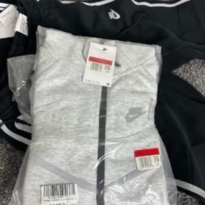 Nike Men's Black Hoodie - Image 3