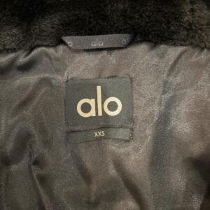 Alo Yoga Women's Black Jacket - Image 3