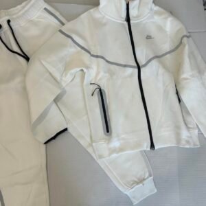 Nike Men's Black Hoodie - Image 4