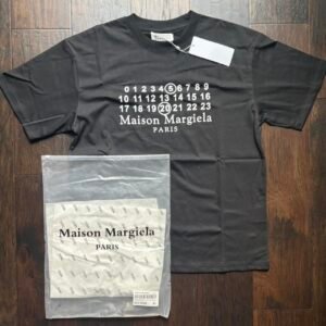 Maison Margiela Men's Black and Grey T-shirt - Image 1