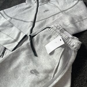 Nike Men's Grey Hoodie - Image 5