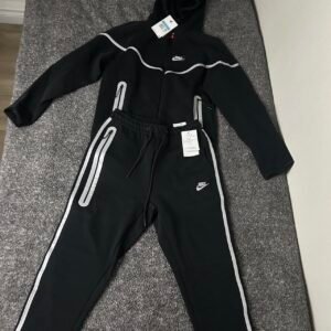 Nike Men's Black Hoodie - Image 6