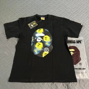 BAPE Men's Black T-shirt - Image 1