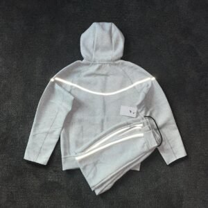 Nike Men's Grey Hoodie - Image 6