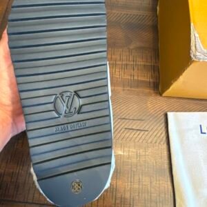 Louis Vuitton Women's Tan and Cream Slippers - Image 6