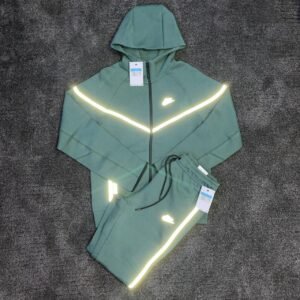 Nike Men’s Green Jacket - Image 1