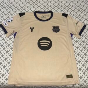 Nike Men's Tan and Cream T-shirt - Image 1