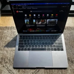 Apple laptop - Image 4