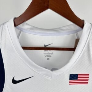 Nike Men's White T-shirt - Image 4