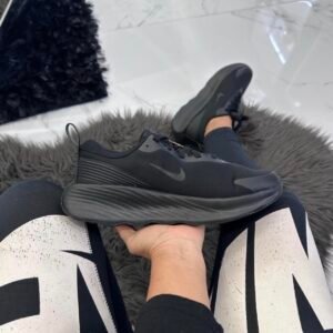 Nike Women's Black and Grey Trainers - Image 3