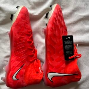 Nike Men's Red and Black Footwear - Image 3