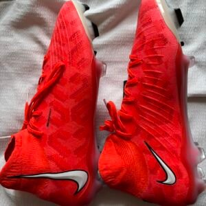 Nike Men's Red and Black Footwear - Image 4