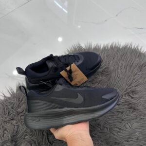 Nike Women's Black and Grey Trainers - Image 4