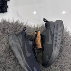 Nike Women's Black and Grey Trainers - Image 5