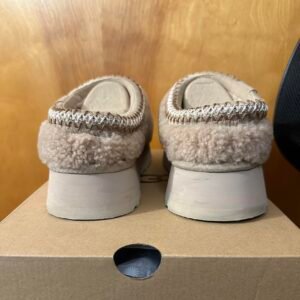 UGG Women's Tan and Brown Slippers - Image 5
