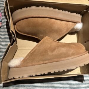 UGG Women's Tan and Brown Slippers - Image 3