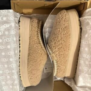 UGG Women's Tan and Brown Slippers - Image 6