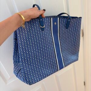 Tory Burch lathe tote bag! - Image 1