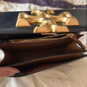 Tory Burch black leather crossbody bag with gold hardware - Image 4