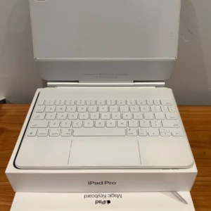 Apple iPad Pro 11-inch (3rd Gen M1) 256GB Space Gray w/Magic Keyboard - Image 9