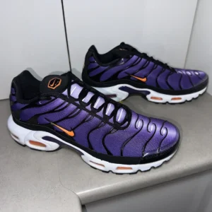 Near New Nike Air Max Plus OG TN Voltage Purple Black Sneakers TNs - Image 5