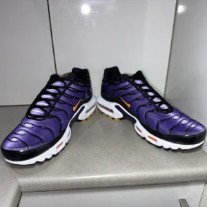 Near New Nike Air Max Plus OG TN Voltage Purple Black Sneakers TNs - Image 9