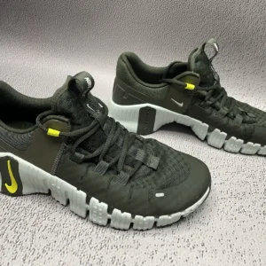 Nike Men’s Free Metcon 5 Green Sequoia High Voltage Sneakers
