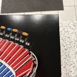 LEGO Icons Camp Nou FC Barcelona 10284 Stadium New Factory Sealed 18+ - Image 5