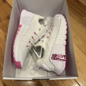 Nike By You Free Metcon 6 White Pink Black