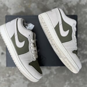 Travis Scott x Air Jordan 1 - Image 7