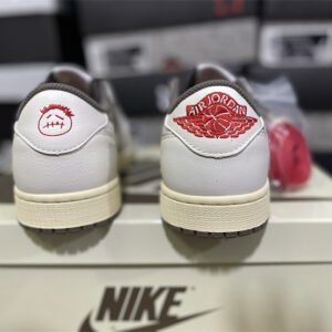 Travis Scott x Air Jordan 1 low - Image 5