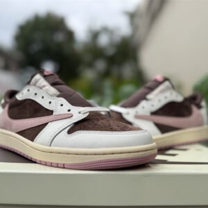 Travis Scott x Air Jordan 1 - Image 10