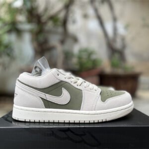 Travis Scott x Air Jordan 1 - Image 8