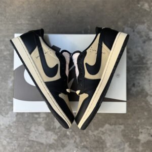 Travis Scott x Air Jordan 1 - Image 8