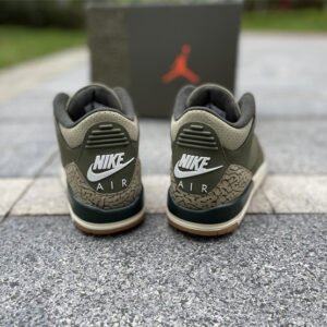 Air Jordan 3 Retro - Image 20