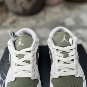 Travis Scott x Air Jordan 1 - Image 4