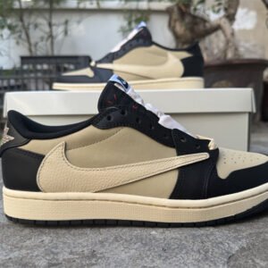 Travis Scott x Air Jordan 1 - Image 4