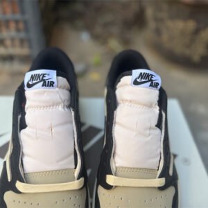 Travis Scott x Air Jordan 1 - Image 10