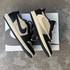 Travis Scott x Air Jordan 1 - Image 5