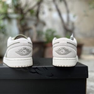 Travis Scott x Air Jordan 1 - Image 11