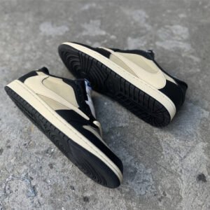Travis Scott x Air Jordan 1 - Image 15
