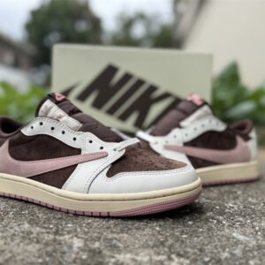Travis Scott x Air Jordan 1 - Image 17