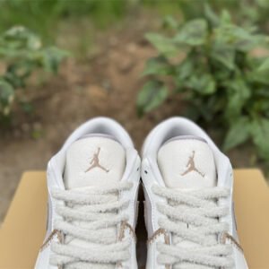 Travis Scott x Air Jordan 1 - Image 19