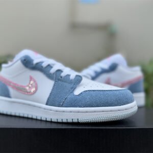 Travis Scott x Air Jordan 1 - Image 17