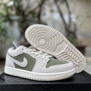 Travis Scott x Air Jordan 1 - Image 18