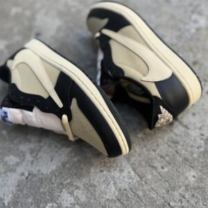 Travis Scott x Air Jordan 1 - Image 19