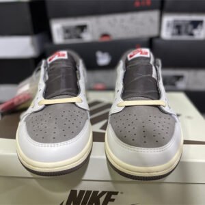 Travis Scott x Air Jordan 1 low - Image 10