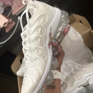 Nike Air VaporMax Plus White Cushioned Sneaker Lace Up Synthetic Upper - Image 3