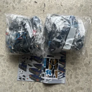 LEGO Technic 42083 - Bugatti Chiron (Complete with Box and Manual) - Image 4